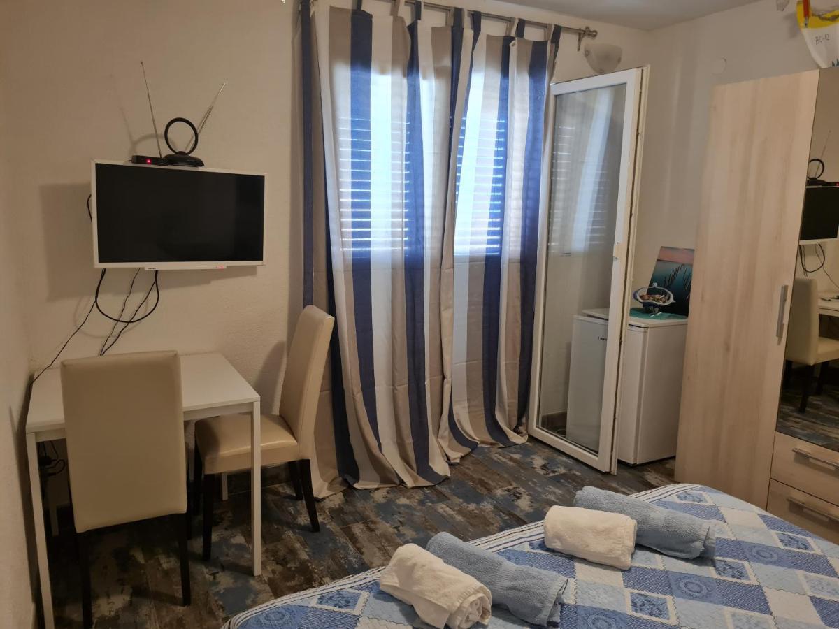 Rooms Andelka 波尔 外观 照片